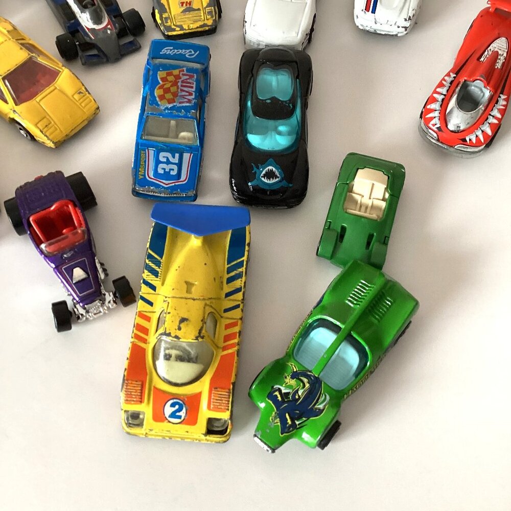 A Lot / Bundle of 14 Assortment of Small Toy Cars Racing Cars Collectables - Picture 4 of 5
